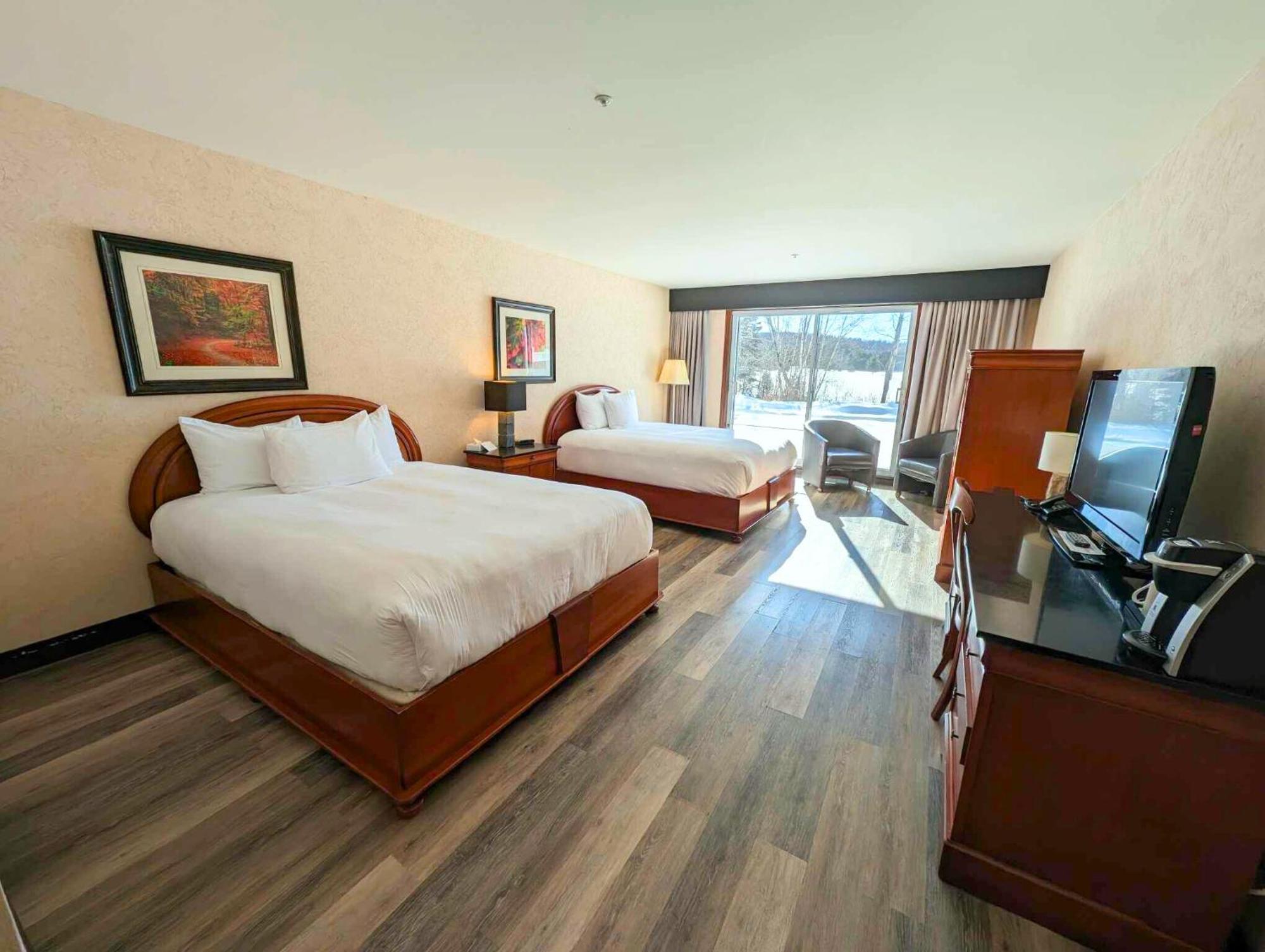 Hotel Et Centre De Villegiature Lac Carling Grenville-Sur-La-Rouge Εξωτερικό φωτογραφία